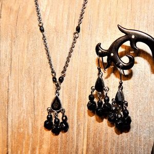<3  $6-$12 Beautiful Black Teardrop Necklace/Earrings Set